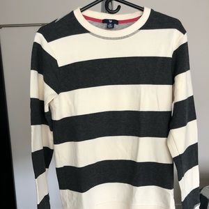 Gap sweater size XS white and black